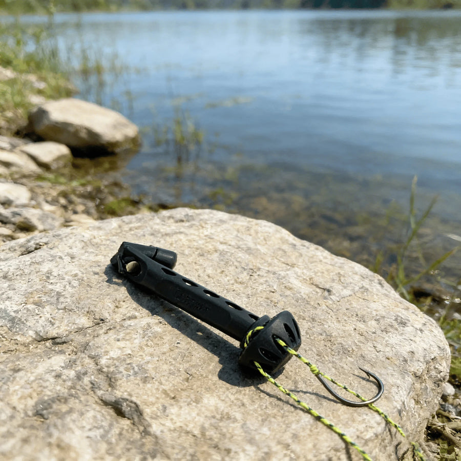 Magneettinen perhonpujotin ja solmuapu